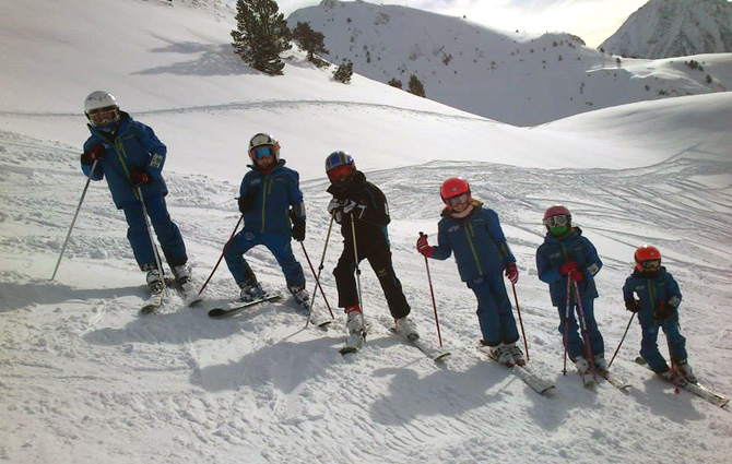 Spéciales leçons offre de ski pour débutants et compagnons