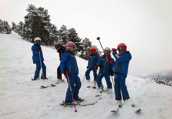 Est-ce que le ski obligatoire le sport dans les écoles soit? Oui, dans les Pyrénées de Lleida
